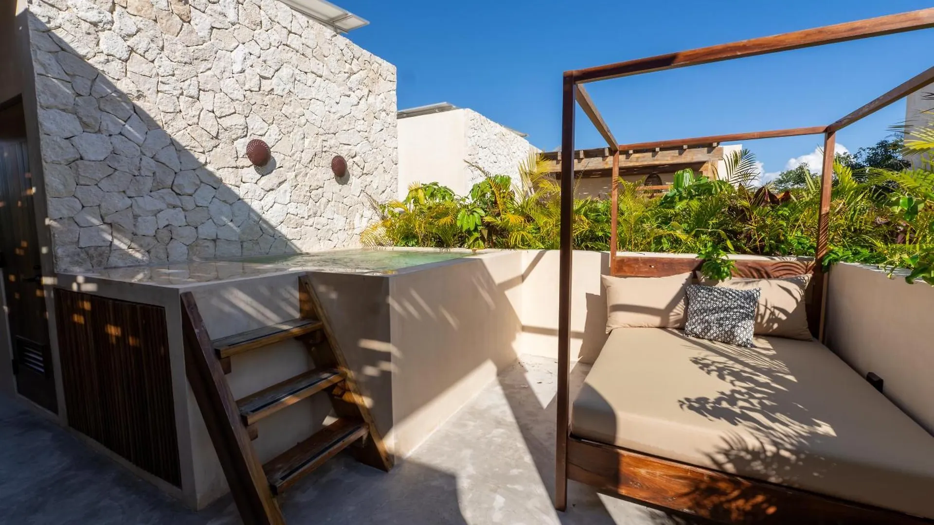 Luxe 3-Br Villa With Dual Private Pools Tulum Mexiko